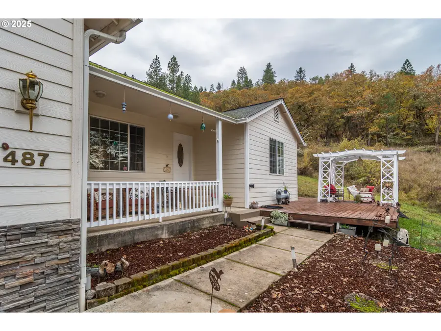 487 SE Dos Gatos Ct, Roseburg, OR 97470 - Image #3