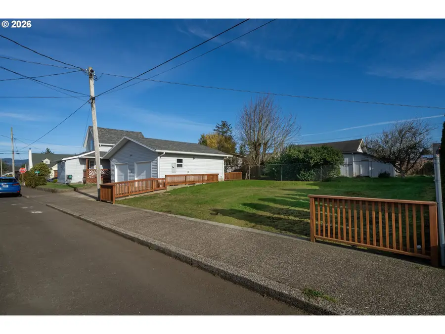 1403 5th St, Tillamook, OR 97141 - Image #3
