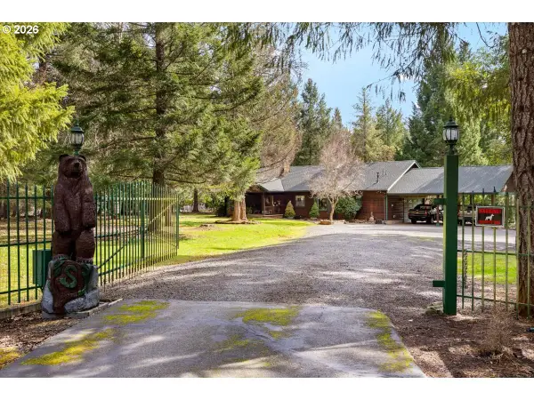 122 Carlos Ave, RogueRiver, OR 97537