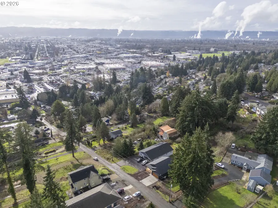 2333 W Castleman St, Longview, WA 98632 - Image #2