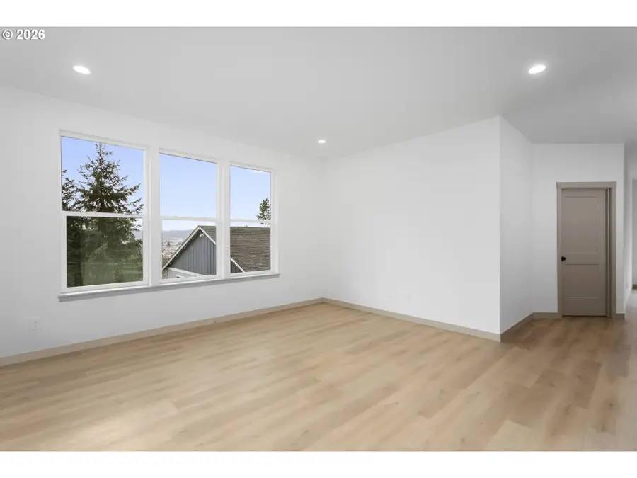 2333 W Castleman St, Longview, WA 98632 - Image #3