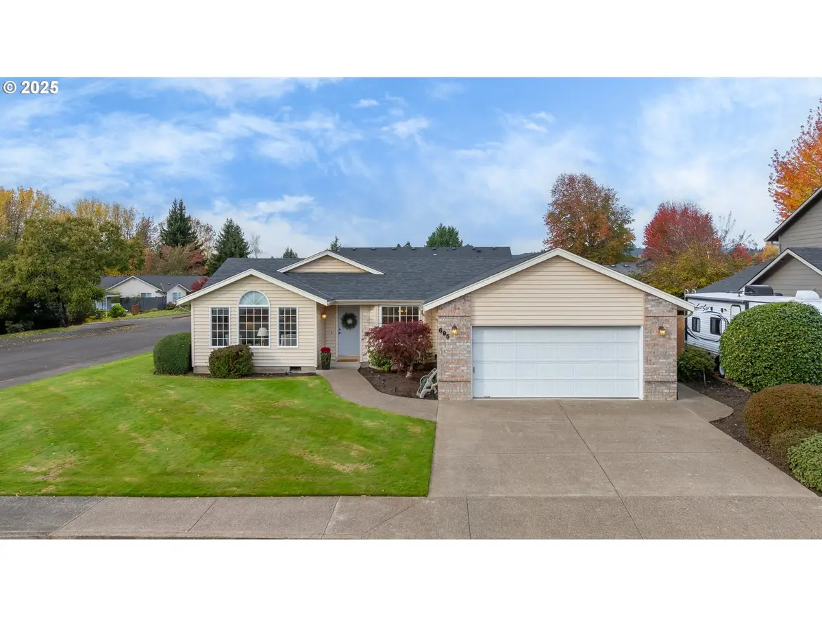 695 SW Westview Dr, McMinnville, OR 97128 - Image #1