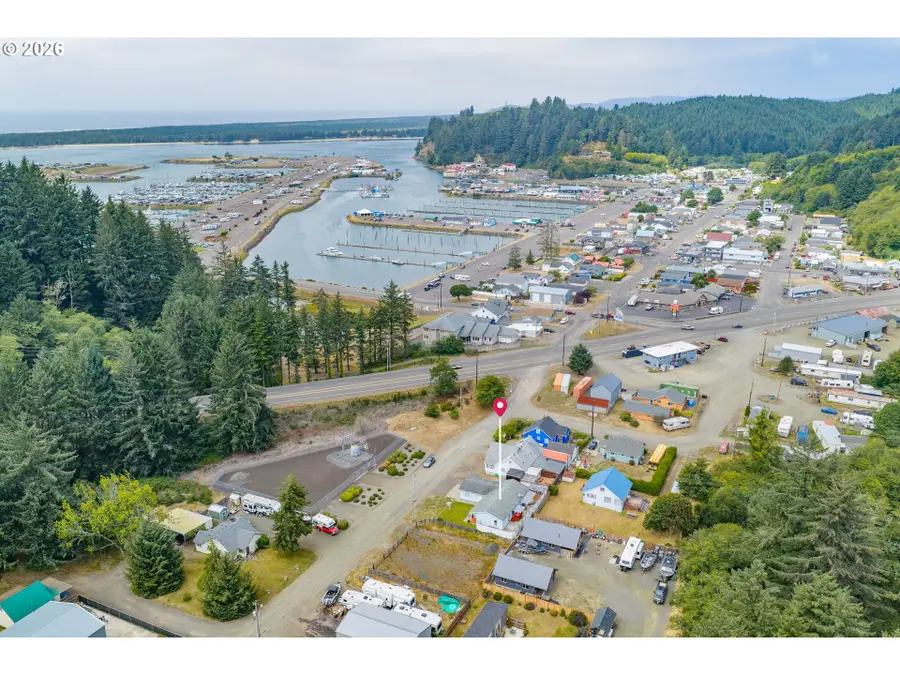 1050 Broadway Ave, Winchester Bay, OR 97467 - #2