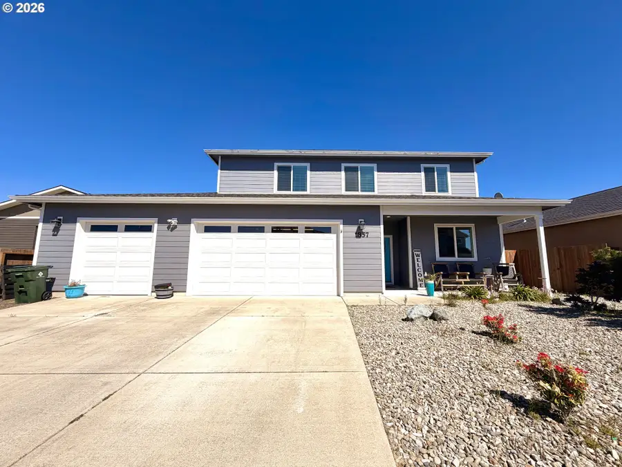 1857 Cabezon Ct, North Bend, OR 97459 - #2