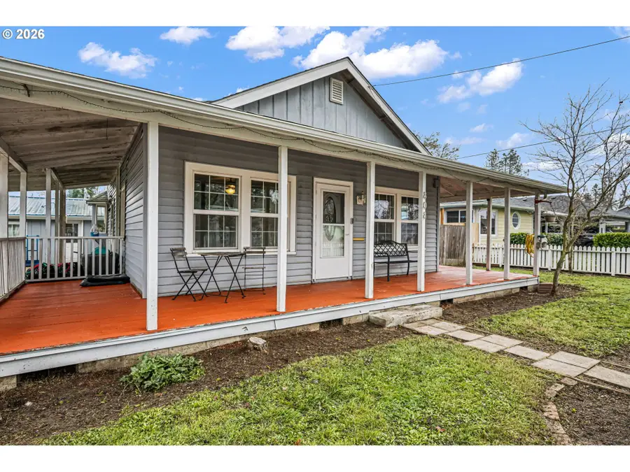 808 N 10th St, Cottage Grove, OR 97424 - Image #2