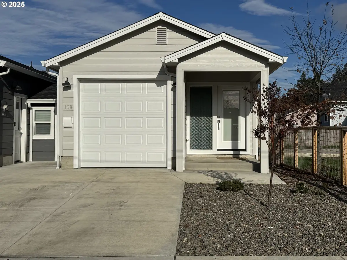 158 SE Mosher Ave, Roseburg, OR 97470 - Image #1