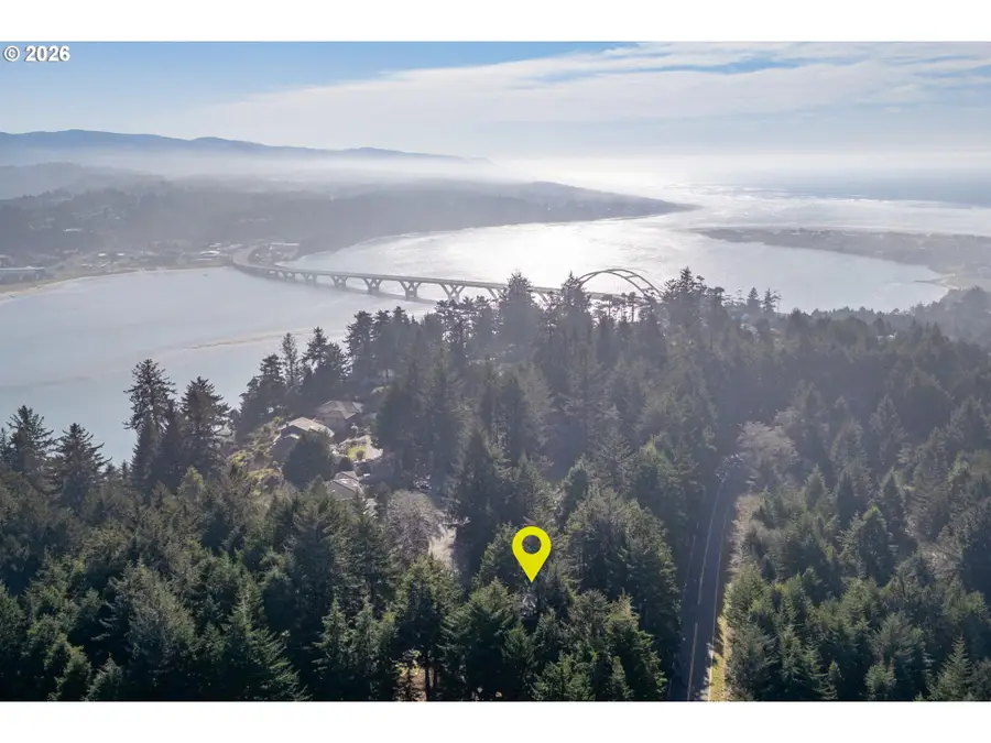 705 NW Highland Cir, Waldport, OR 97394 - #2