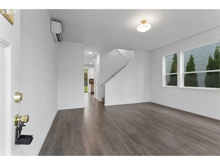 427 SE 154th Ave, Portland, OR 97233 - Image #2