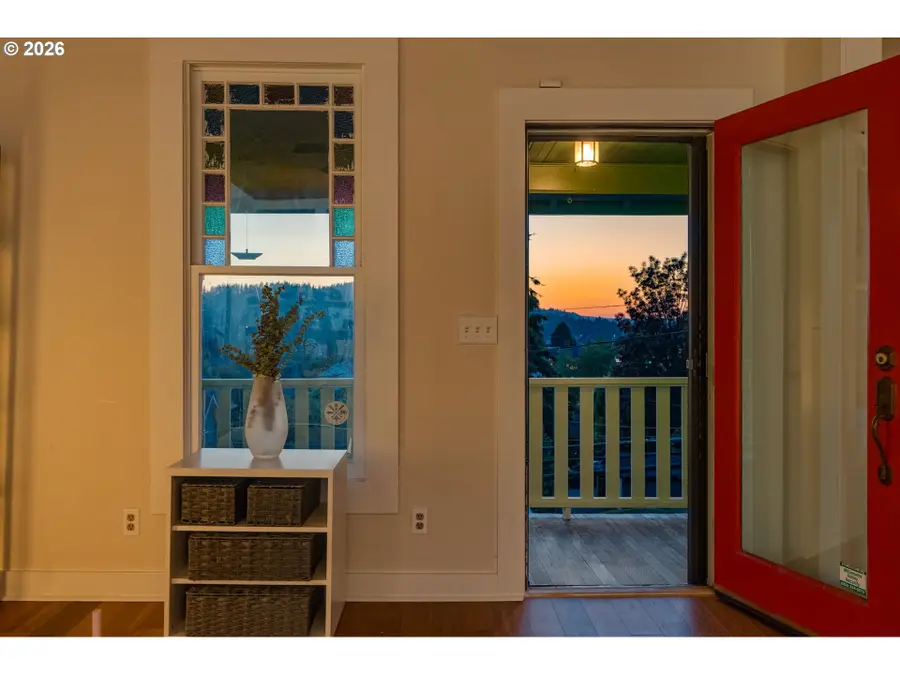 612 Jackson St, Oregon City, OR 97045 - #2