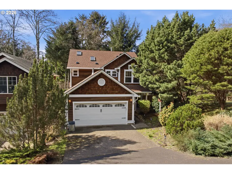 696 N Hemlock St, Cannon Beach, OR 97110 - #2