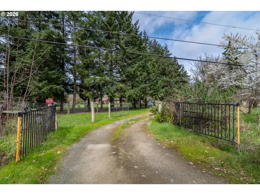 3161 Glenbrook Loop Rd, Riddle, OR 97469 - #2