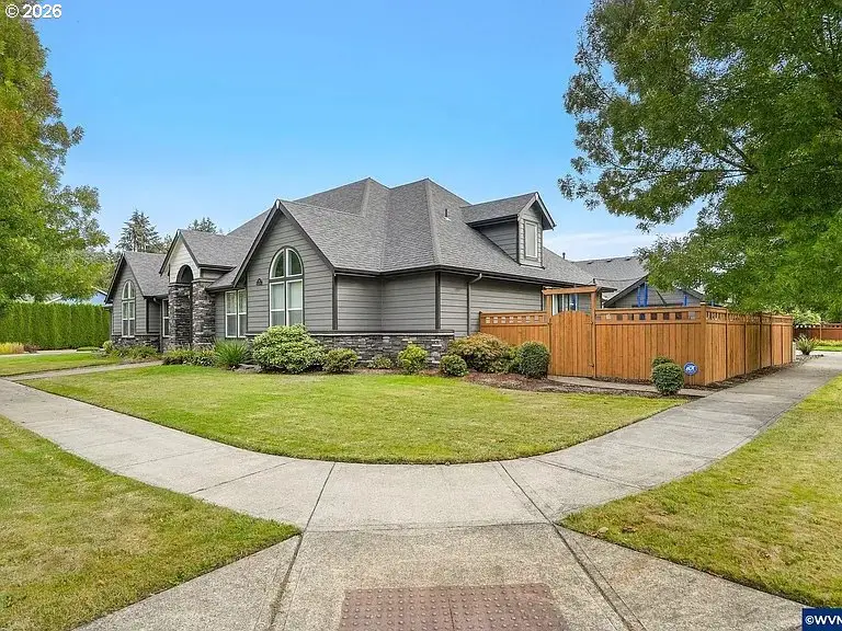 920 Highland St, Stayton, OR 97383 - #3