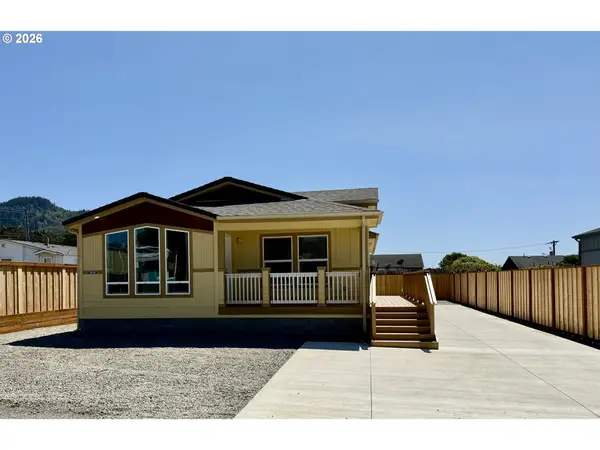 94114 4th St, GoldBeach, OR 97444