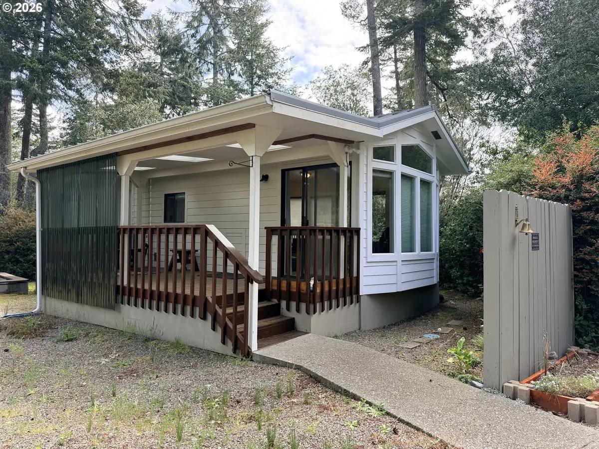 225 Azalea St, Florence, OR 97439 - #1