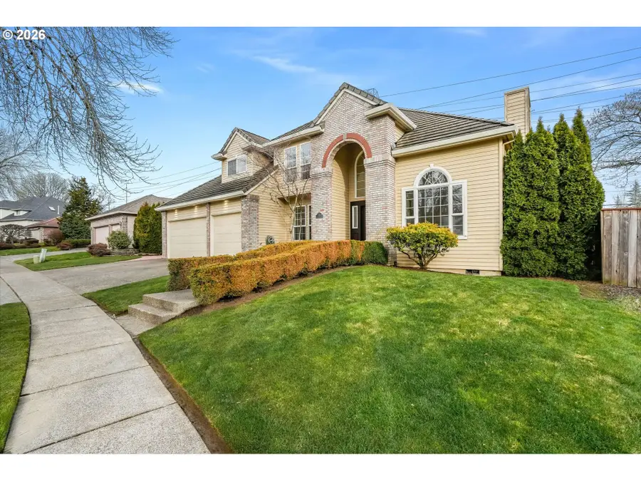 312 NW Pacific Grove Dr, Beaverton, OR 97006 - Image #3
