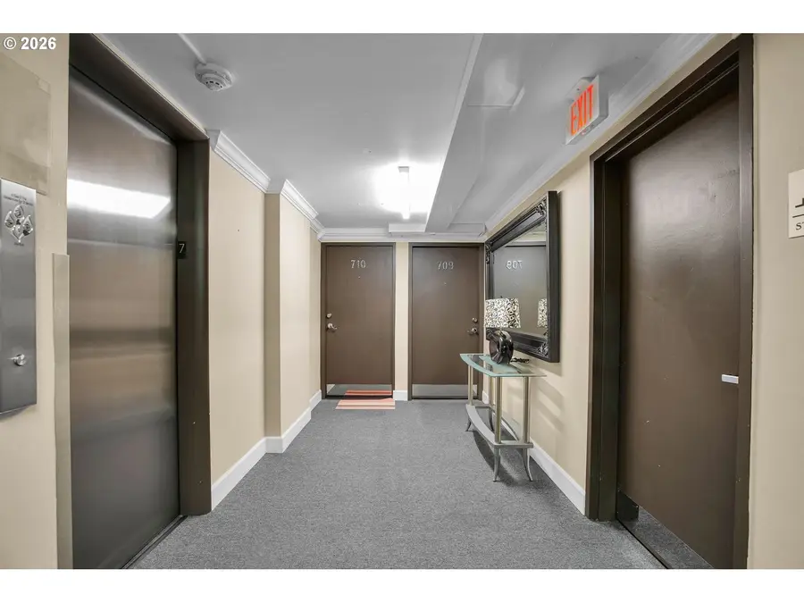 1205 SW Cardinell Dr #706, Portland, OR 97201 - #3