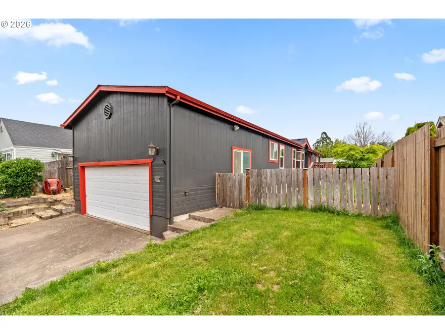 977 Island St, Springfield, OR 97477 - #2