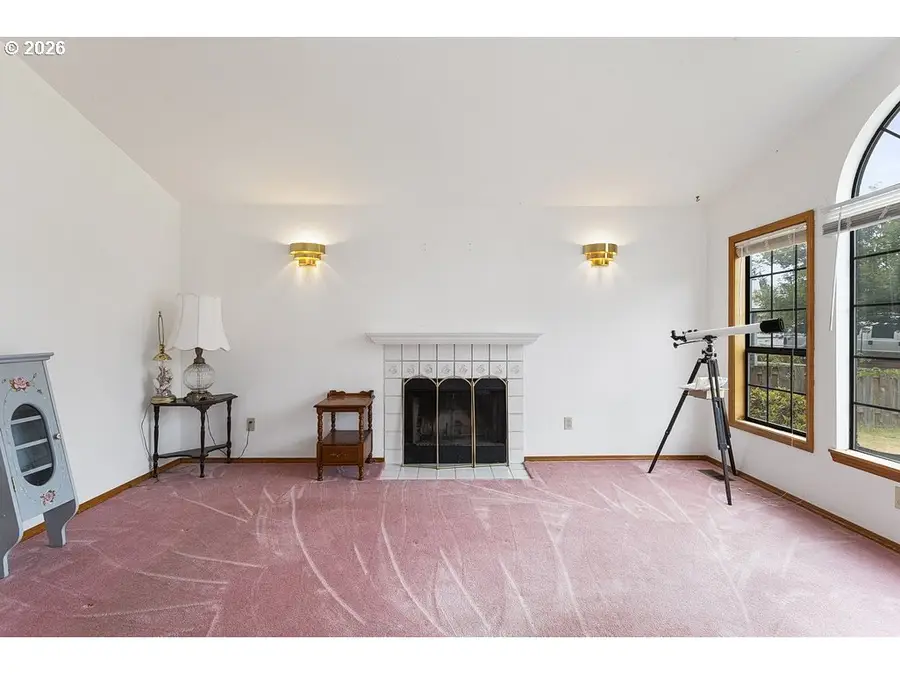 1217 SE Evans Cir, Troutdale, OR 97060 - #2