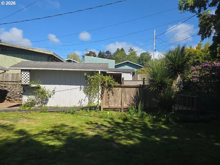 1035 Pacific Ave, Coos Bay, OR 97420 - #2