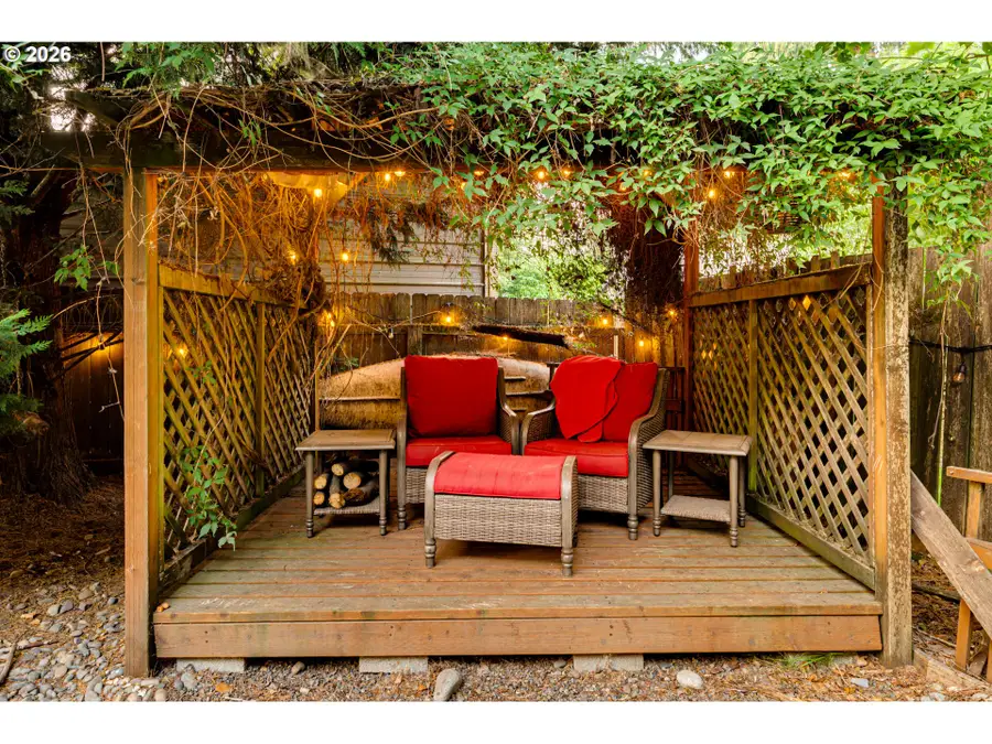 196 Raspberry Ln, Woodland, WA 98674 - #2