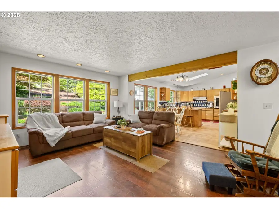 672 Walker Rd, Kelso, WA 98626 - #3