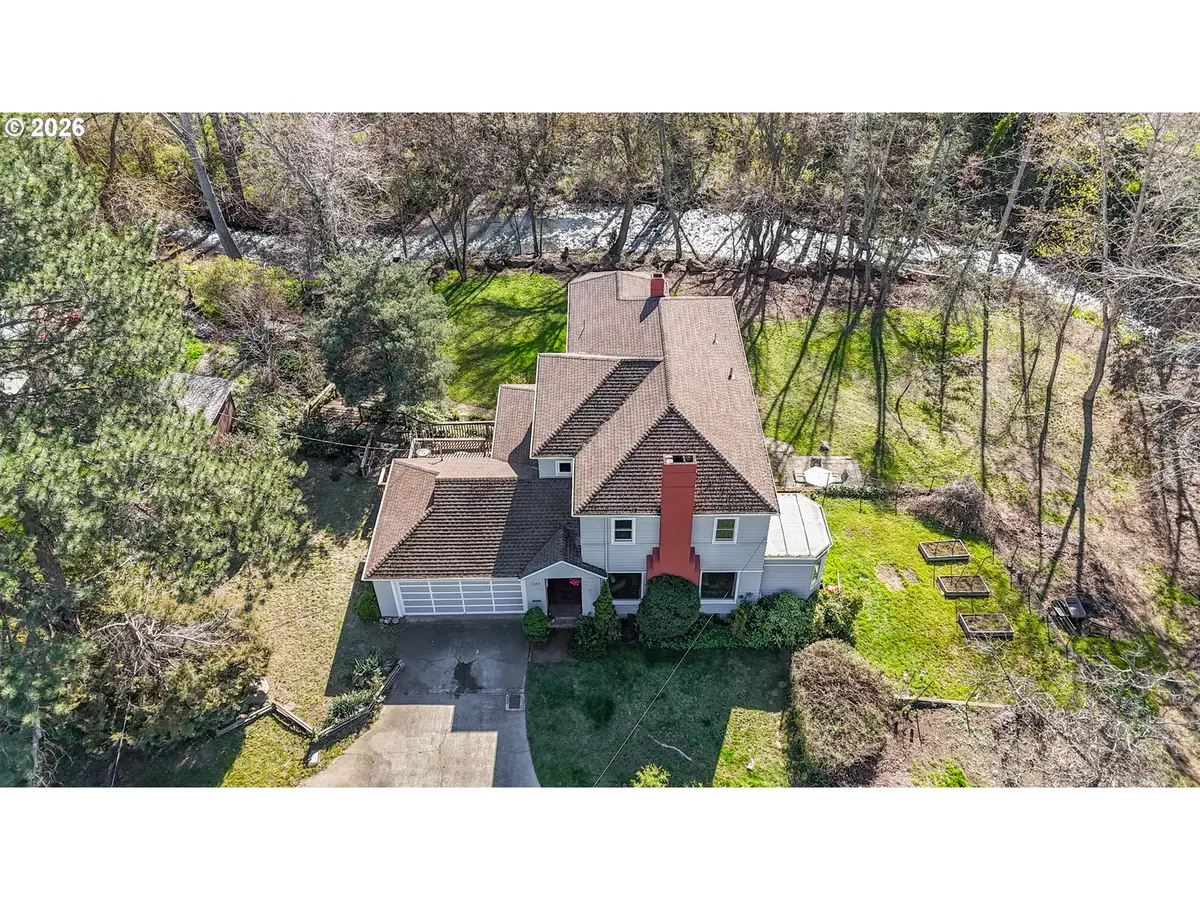 1002 W 11th St, The Dalles, OR 97058 - #1