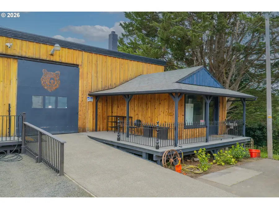 203 N Birch St, Coquille, OR 97423 - #3