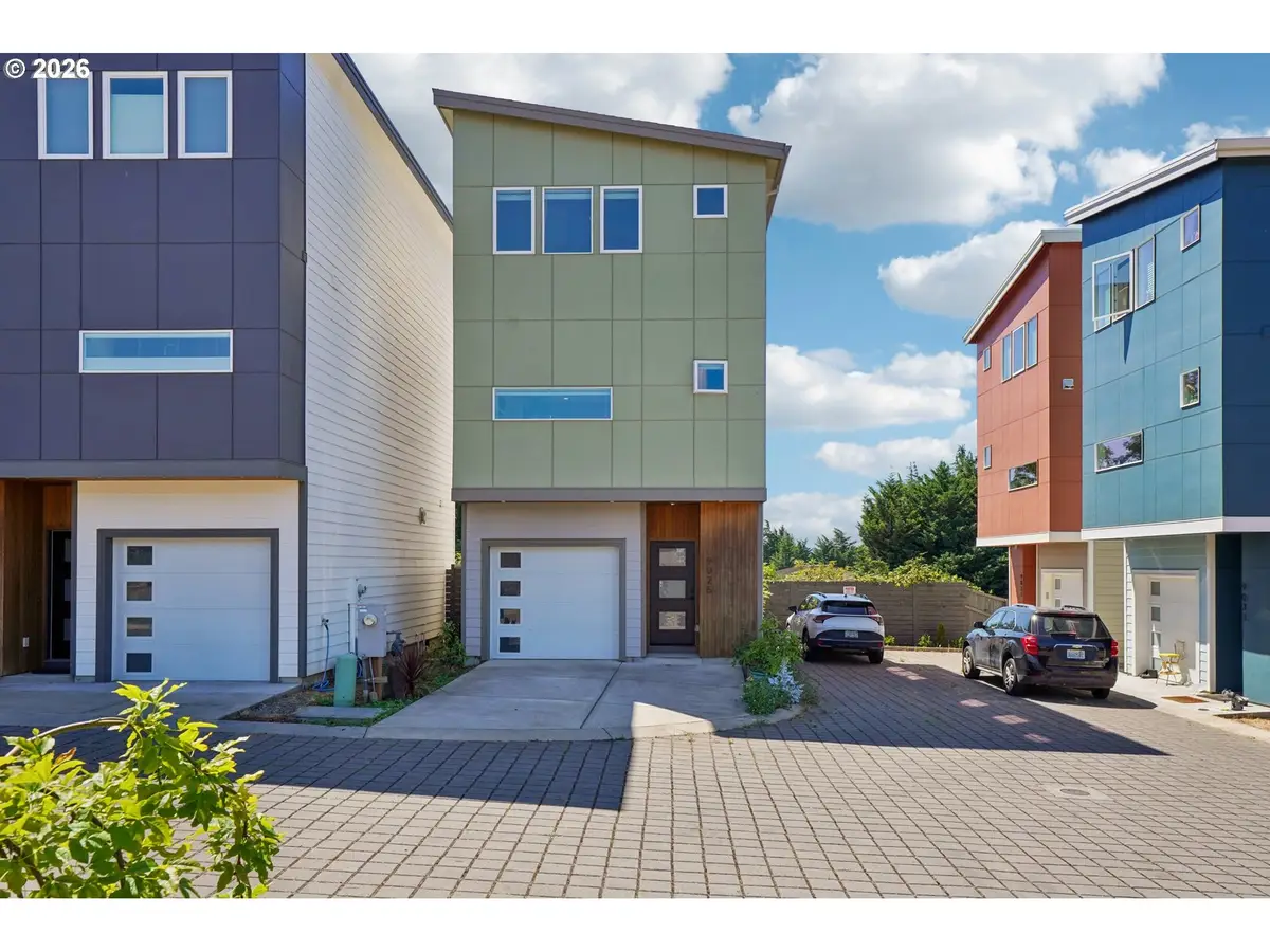 9025 NE Hoyt St, Portland, OR 97220 - #1