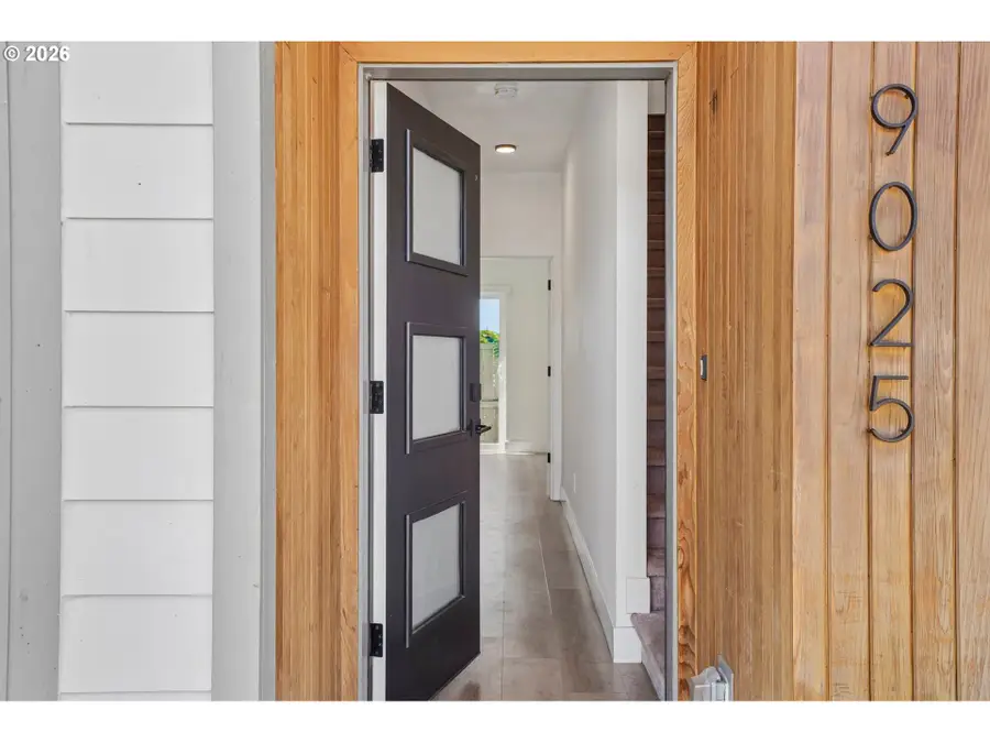 9025 NE Hoyt St, Portland, OR 97220 - #2