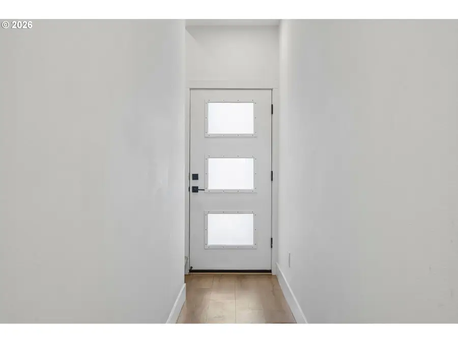 9025 NE Hoyt St, Portland, OR 97220 - #3