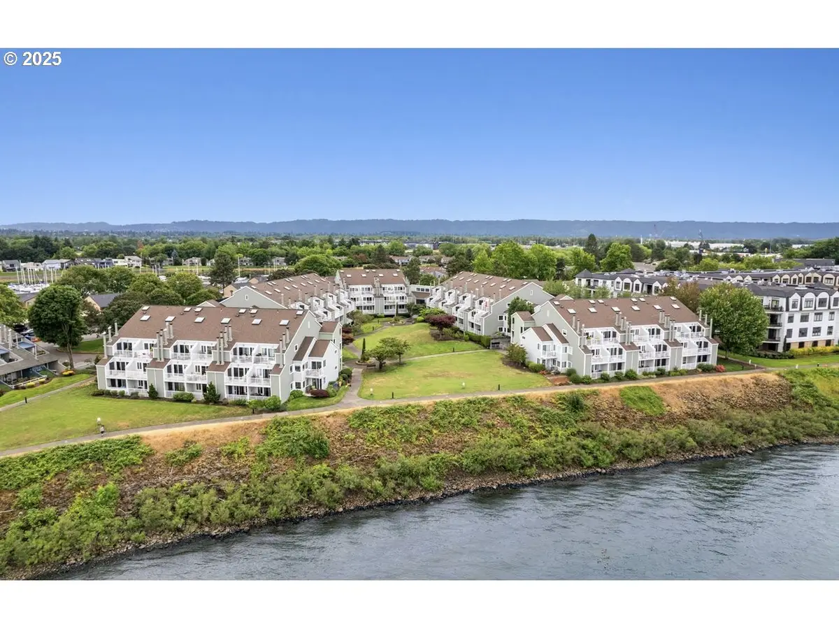 281 N Hayden Bay Dr, Portland, OR 97217 - Image #1