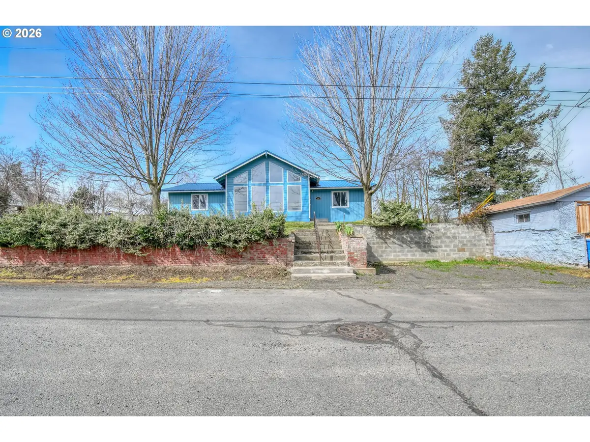 102 S Washington St, Weston, OR 97886 - #1
