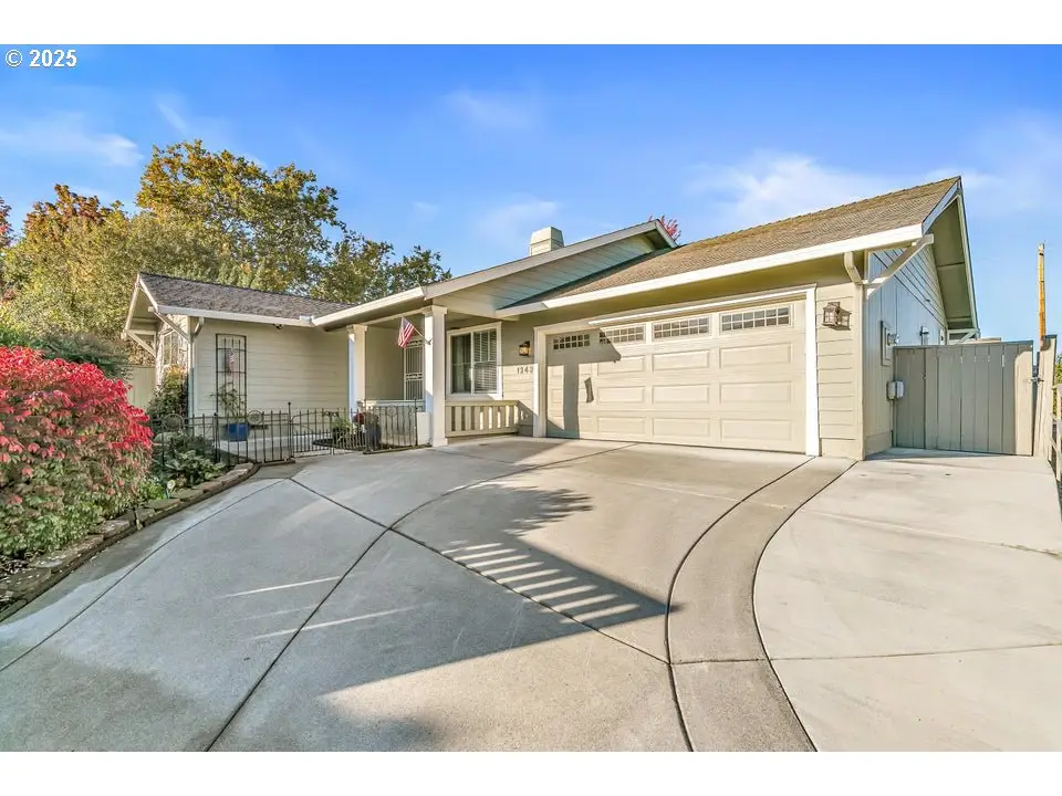 1243 Shafer Ln, Medford, OR 97501 - Image #1
