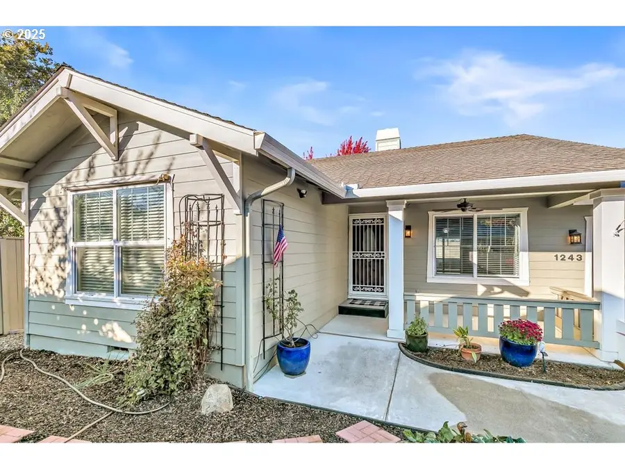 1243 Shafer Ln, Medford, OR 97501 - Image #2