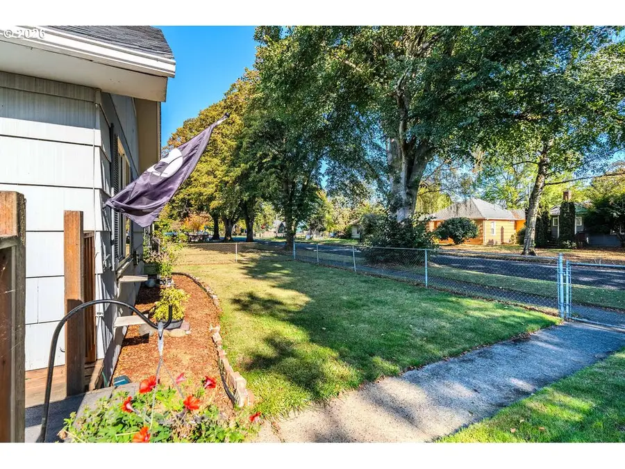 551 16th Ave, Longview, WA 98632 - #2