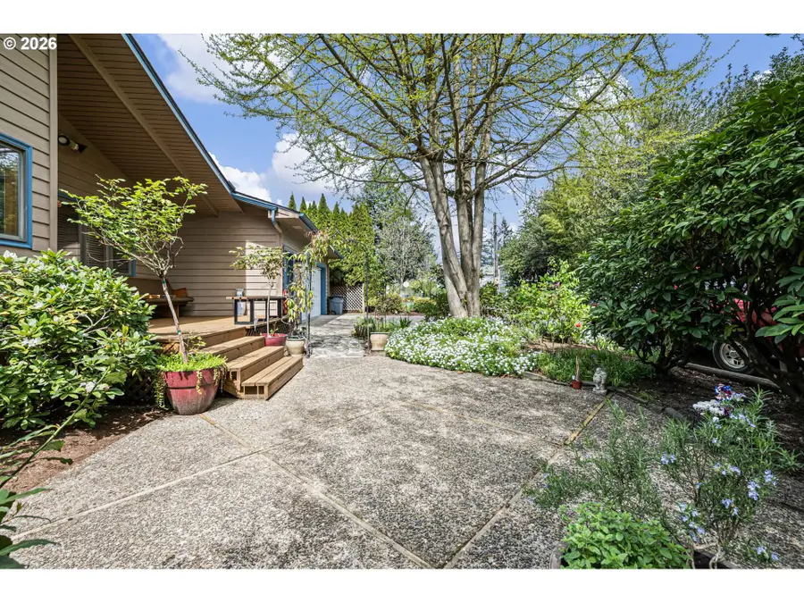86 Green Ln, Eugene, OR 97404 - #3