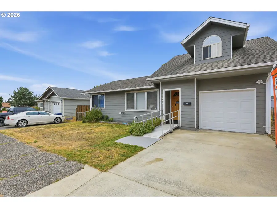 1635 Garfield St, North Bend, OR 97459 - #2