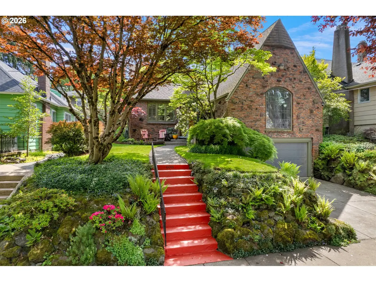 608 NE Floral Pl, Portland, OR 97232 - #1