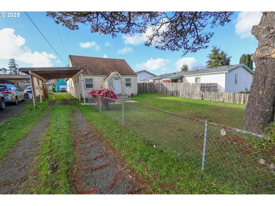 2518 Pacific Ave, North Bend, OR 97459 - Image #2