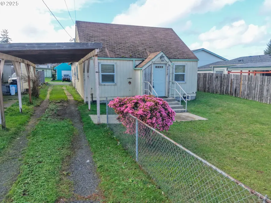 2518 Pacific Ave, North Bend, OR 97459 - Image #3