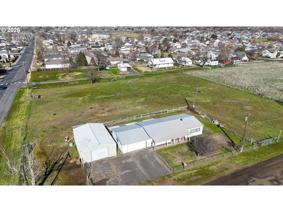 1035 E Tamarack Ave, Hermiston, OR 97838 - #3