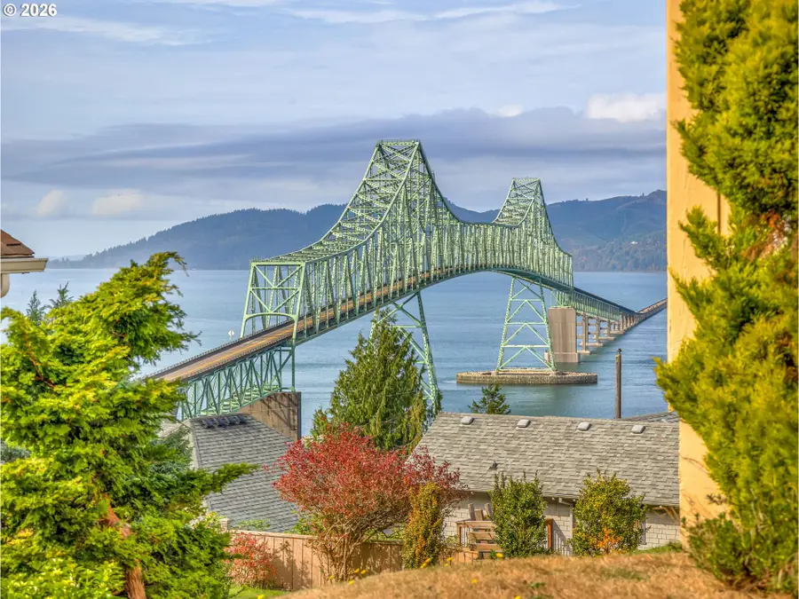 102 W Grand Ave, Astoria, OR 97103 - #2