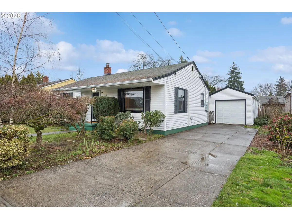 7630 NE Stanton St, Portland, OR 97213 - #1