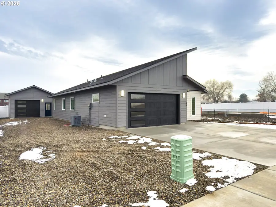 670 E St, Baker City, OR 97814 - Image #2