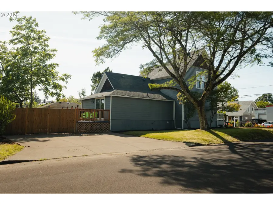 175 E Clarendon St, Gladstone, OR 97027 - #3