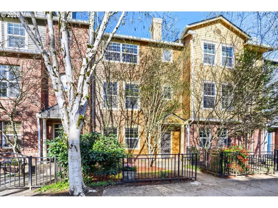 857 NE Caden Ave, Hillsboro, OR 97124 - #2