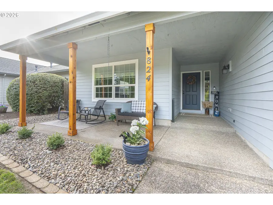 824 E Edgewood Dr, Newberg, OR 97132 - #2