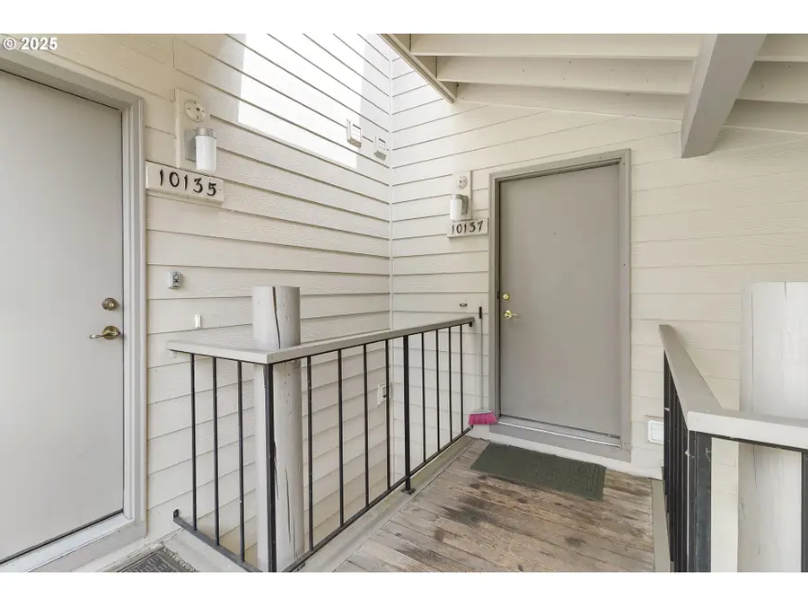 10137 SW Trapper Ter, Beaverton, OR 97008 - #2