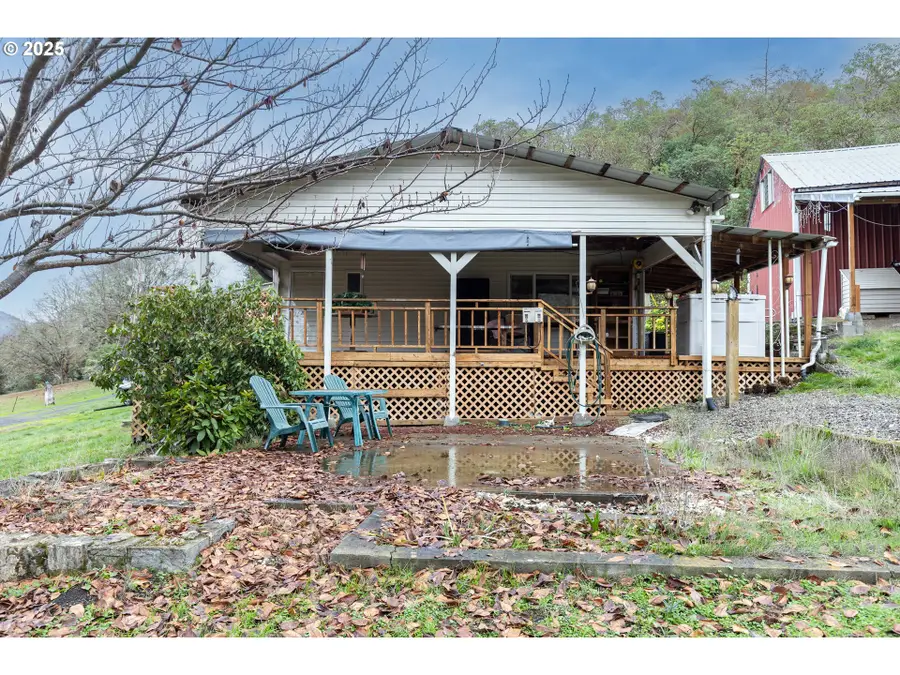 835 Glengary Loop Rd, Roseburg, OR 97470 - Image #2