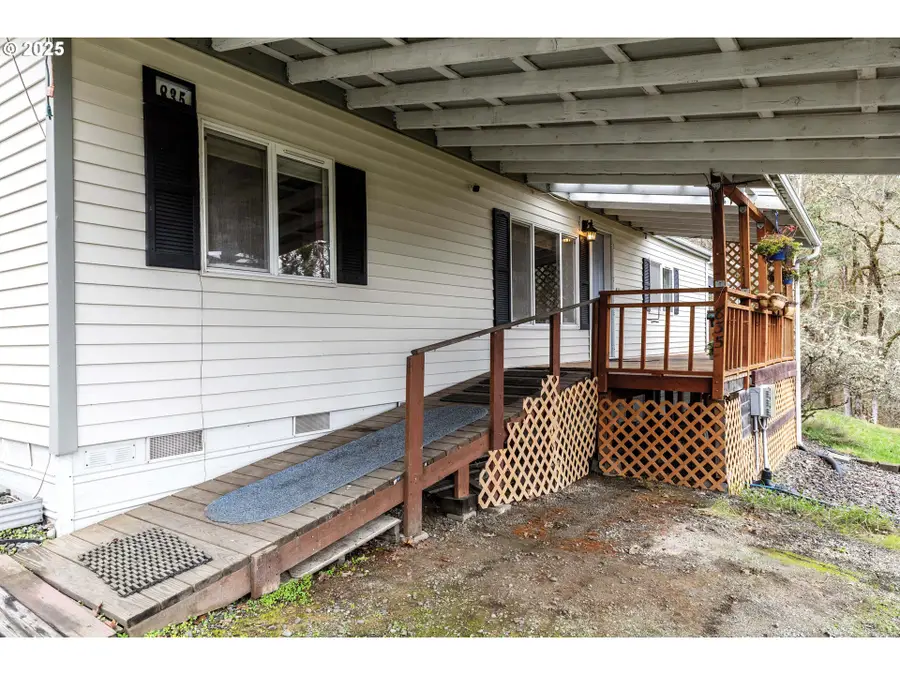 835 Glengary Loop Rd, Roseburg, OR 97470 - Image #3